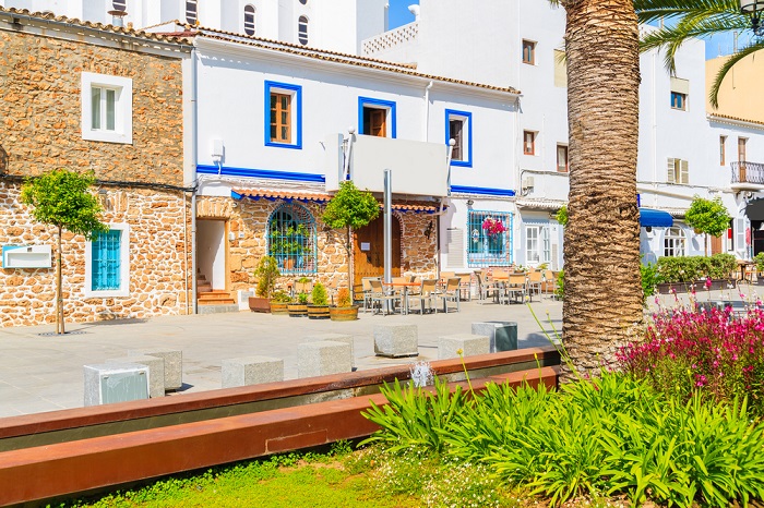 Santa Eulalia Eularia restaurants en winkelen Ibiza